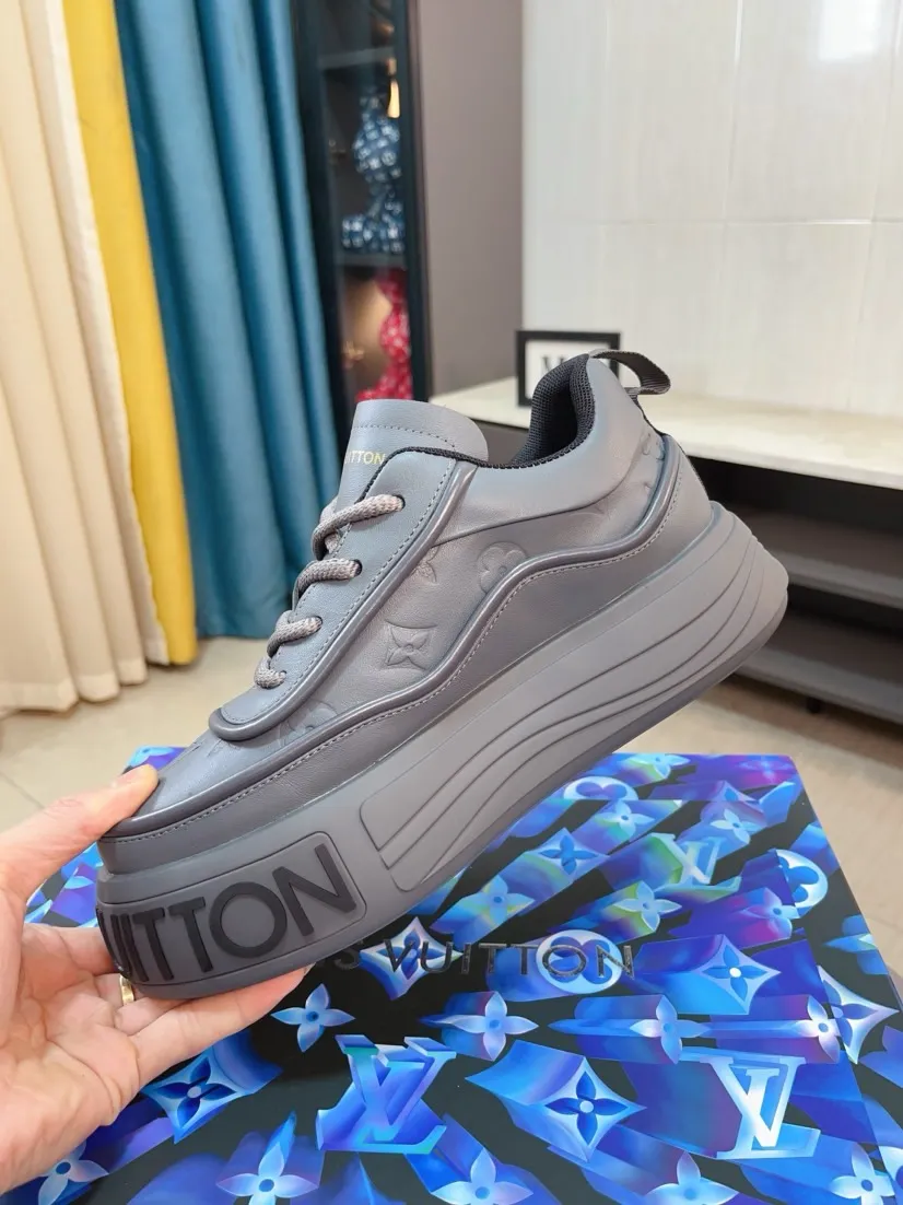 Men's men's shoes 💰560🌸🌸 LV style is novel and fashionable, the upper is made of imported cowhide + LV special materials! Super trendy design! It’s eye-catching! The leather is soft, delicate, shiny and translucent, showing the ultimate in pure handcraftsmanship, and the mesh is soft, comfortable and breathable! Size: 39-44 (38 45 customized)